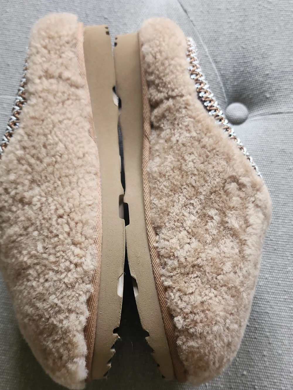 UGG Tasman Maxi Curly Plush Sheepskin Slip On comfort Size 4